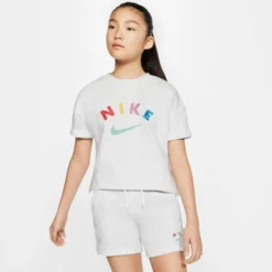 NIKE Girls' NSW Fleece Short-Sleeve Crewneck -Carhar Clothing Shop 2068249 101 alt2