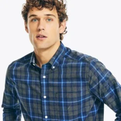 NAUTICA Men's Poplin Button-Down -Carhar Clothing Shop 2082672 004 alt2